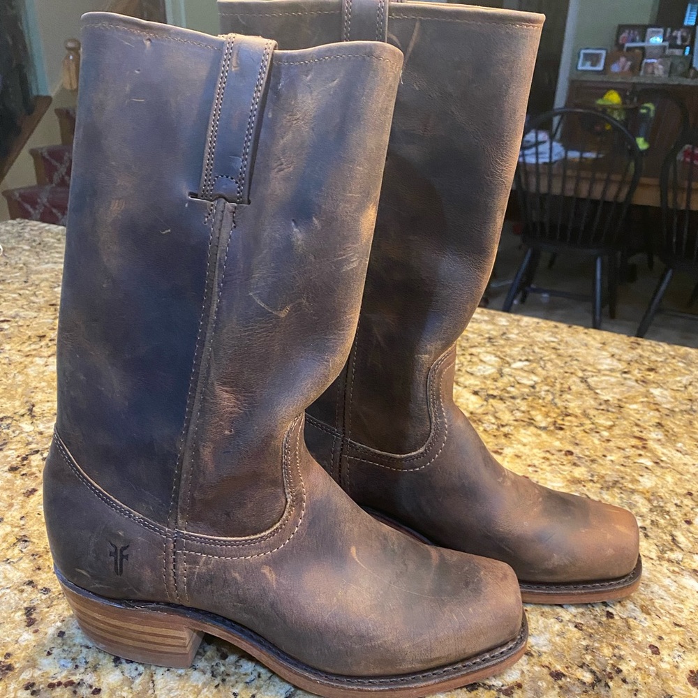 Brown distressed Frye men’s leather boots